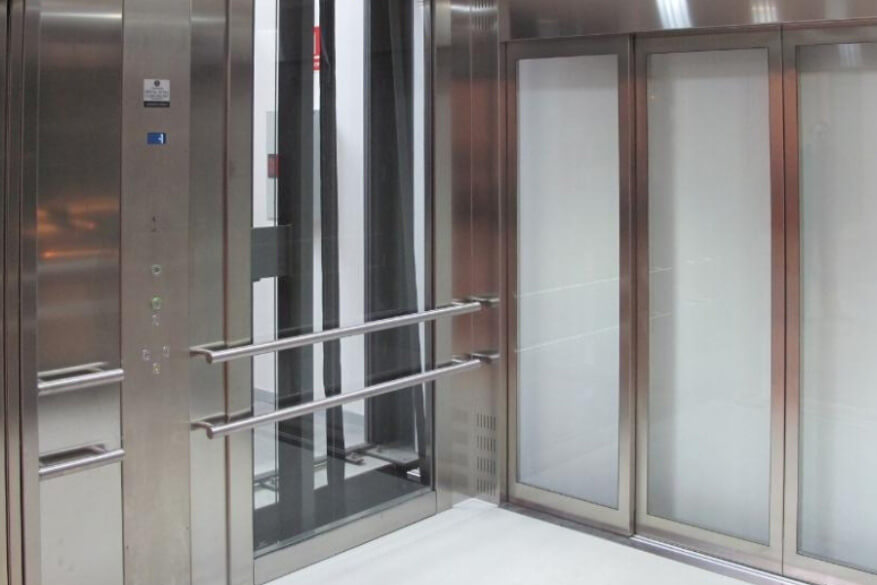Avantages de l'intégration de l'intelligence artificielle dans les ascenseurs des centres commerciaux