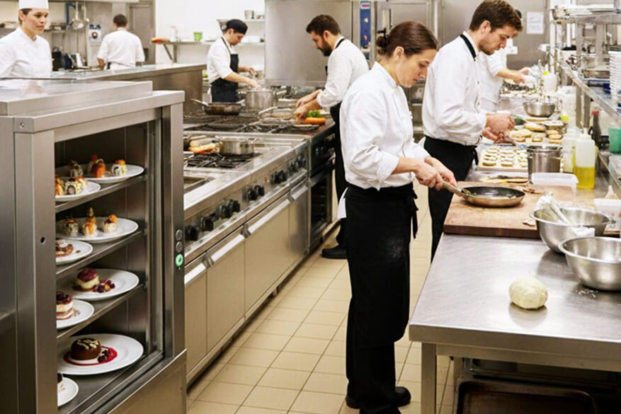 Élévation en hôtellerie-restauration : monte-plats et monte-charges pour cuisines professionnelles Élévation en hôtellerie-restauration : monte-plats et monte-charges pour cuisines professionnelles